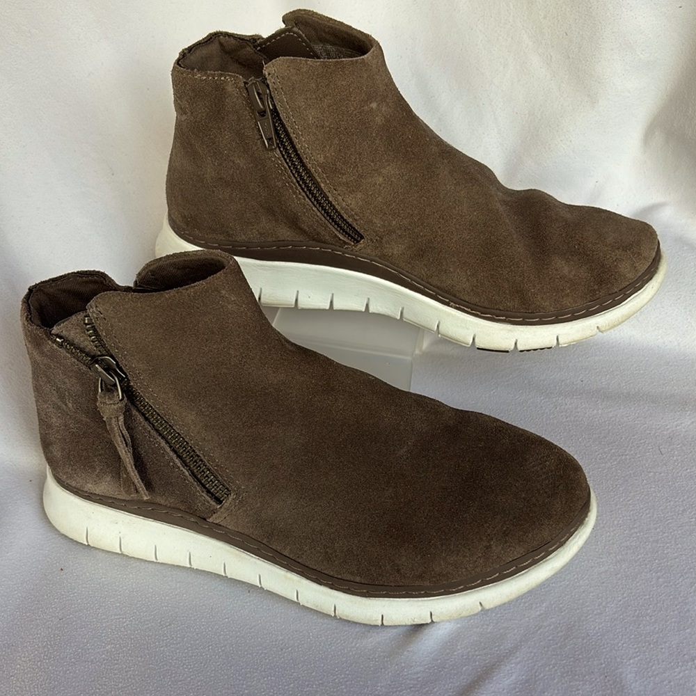 Vionic Dylan Suede Bootie, Tan, Size 6